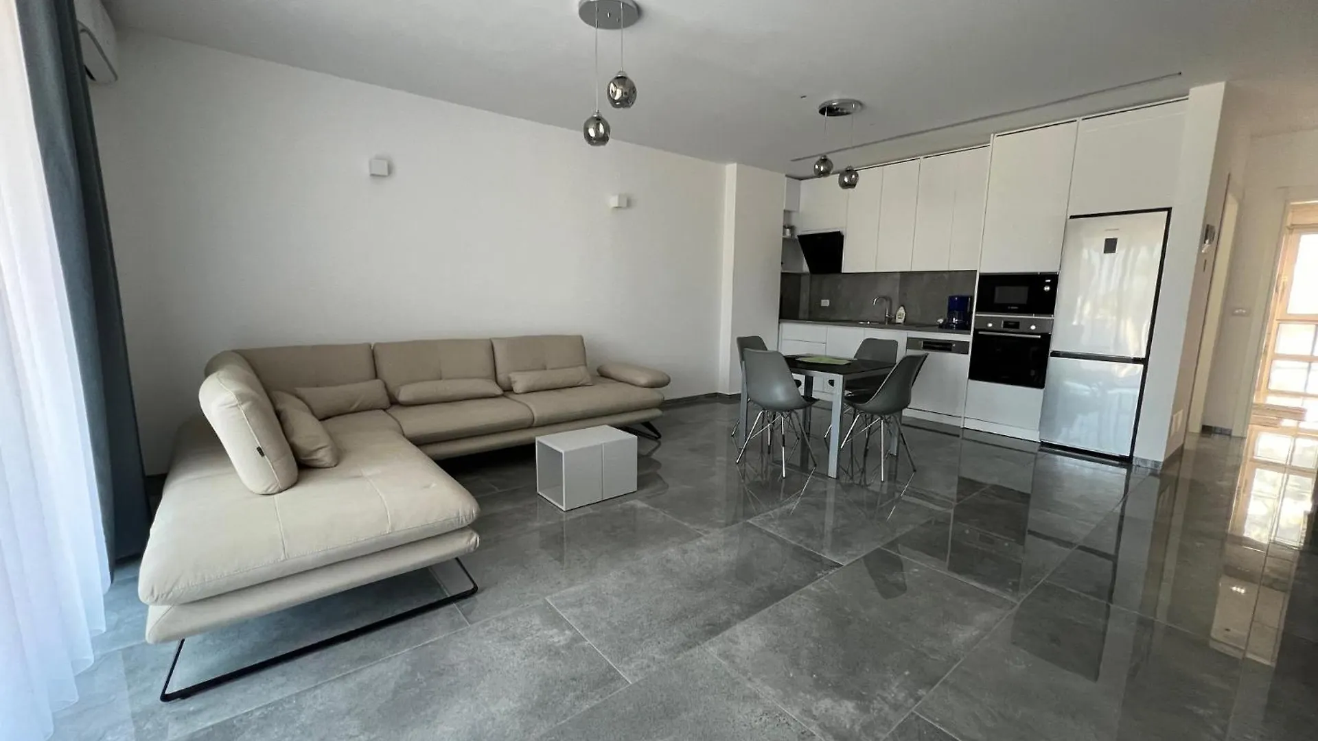 Rent Apartament Lalzy Bay contacts